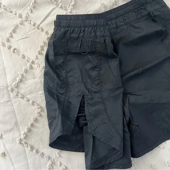 Nike Running Run Division tempo luxe 2in1 shorts in black - Picture 7 of 13